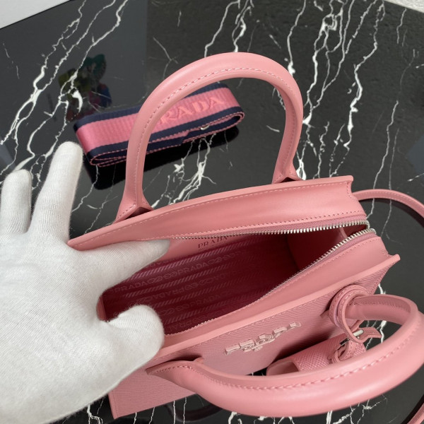 pra*a saffiano leather pra*a monoCh*0me bag