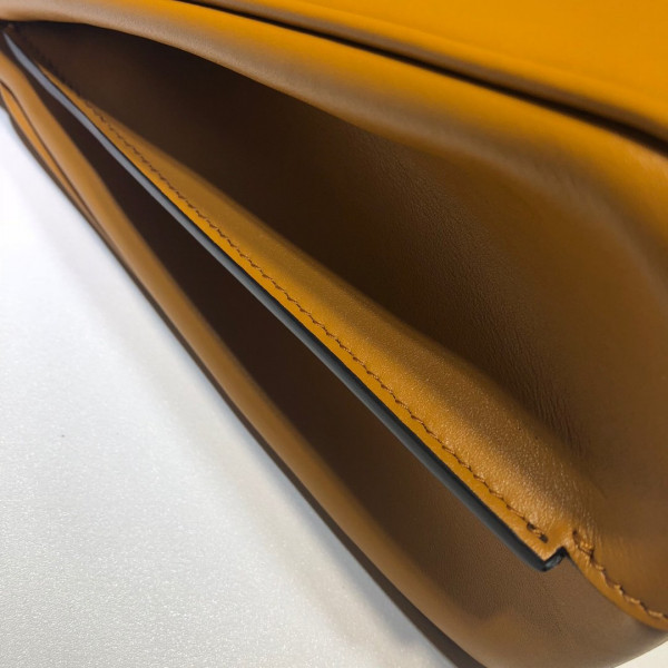 G*u*i zumi small top handle bag