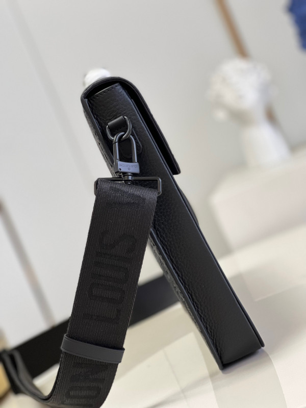 l0*is V*t0n s lock briefcase