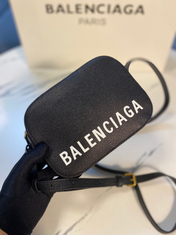 Ba*len*cia*ga everyday camera bag xs