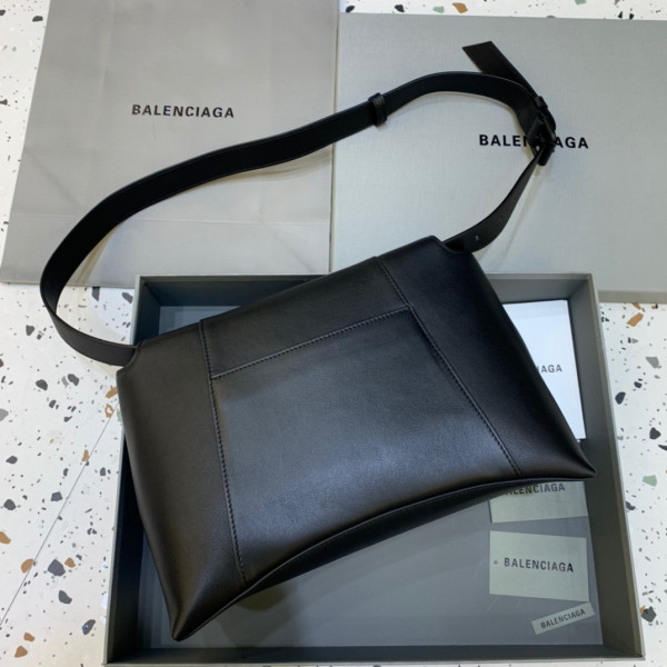 Ba*len*cia*ga downtown medium shoulder bag