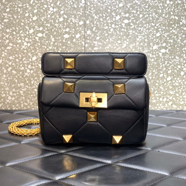 VALENTINO ONLINE EXCLUSIVE SMALL ROMAN STUD THE SHOULDER BAG WITH CHAIN