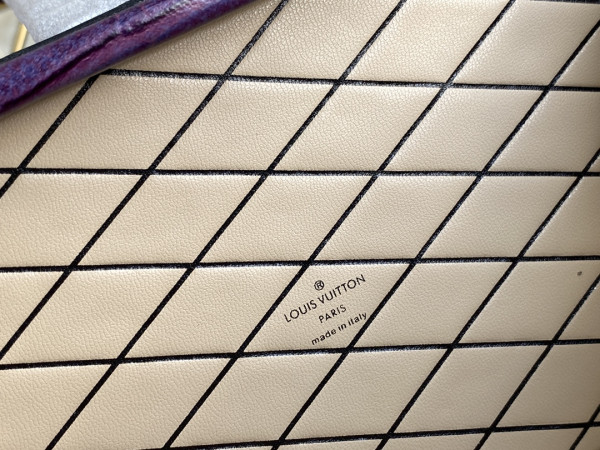 l0*is V*t0n petite malle