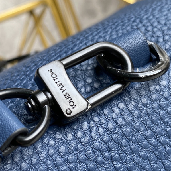 l0*is V*t0n christopher xs