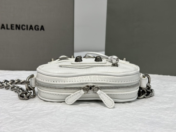 Ba*len*cia*ga  le cagole heart mini metallic crinkled-leather shoulder bag