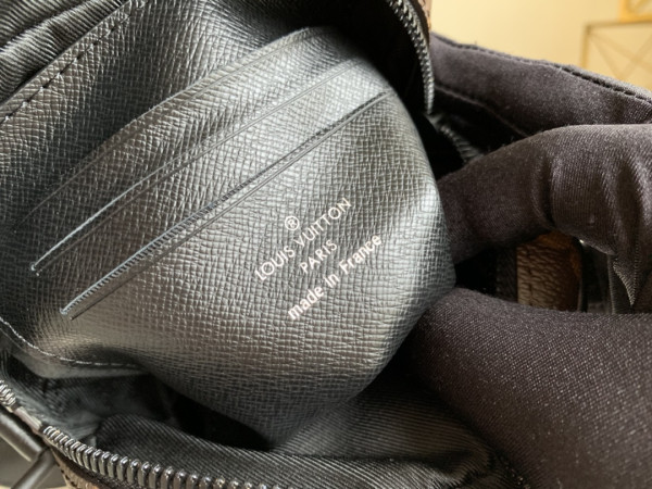 l0*is V*t0n christopher wearable wallet