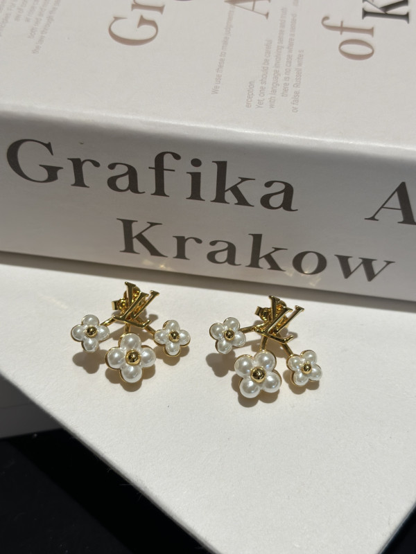 l0*is V*t0n earrings