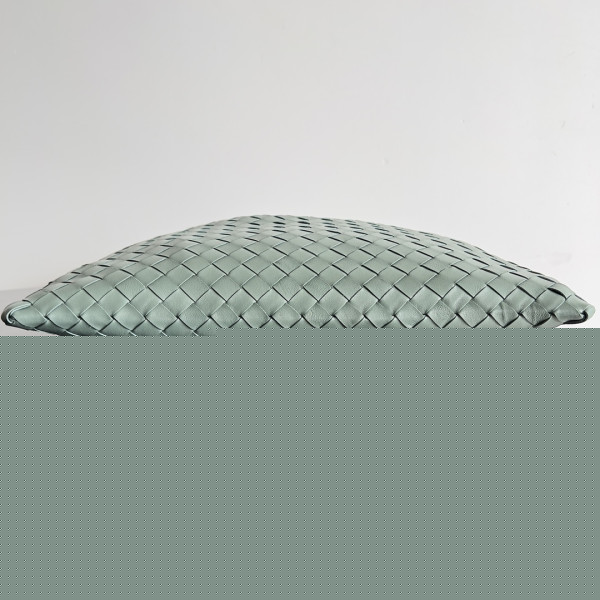 bo*te*ga Ve*ne*ta small hop