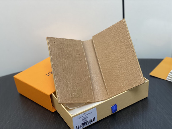 l0*is V*t0n passport cover-10*14*2.5cm