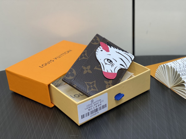 l0*is V*t0n card holder-11*7*0.5cm