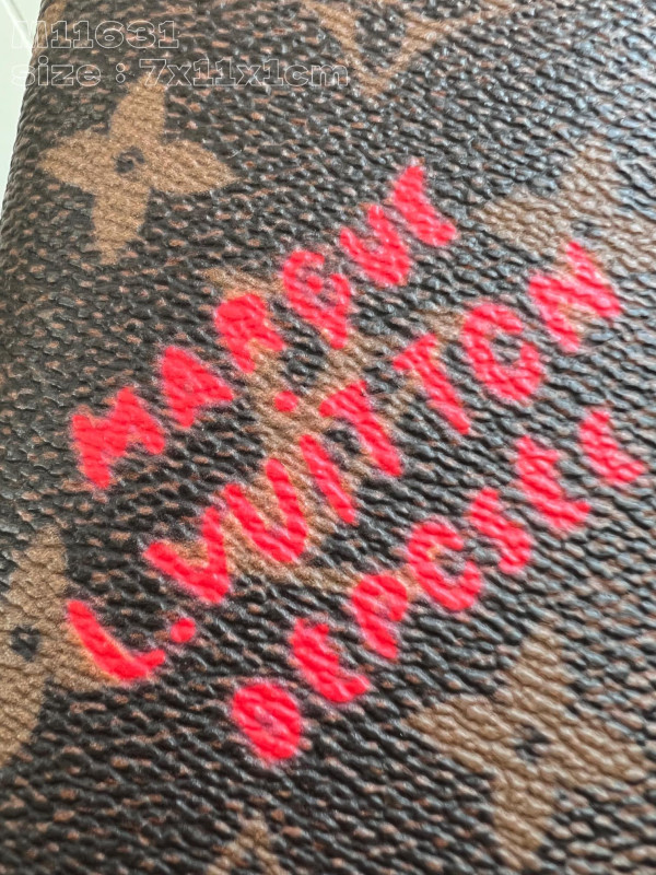 l0*is V*t0n pocket organizer-7.5*11.1*1 cm