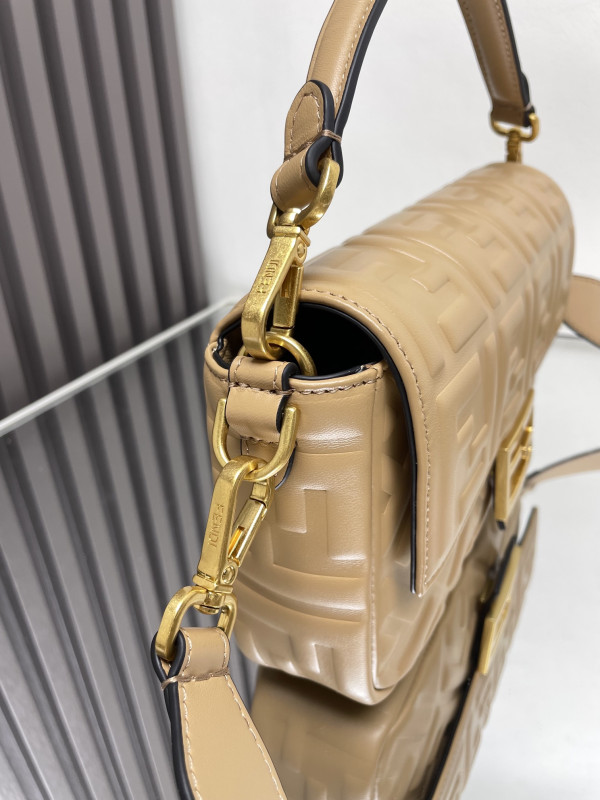 F**di baguette-26*13*6cm