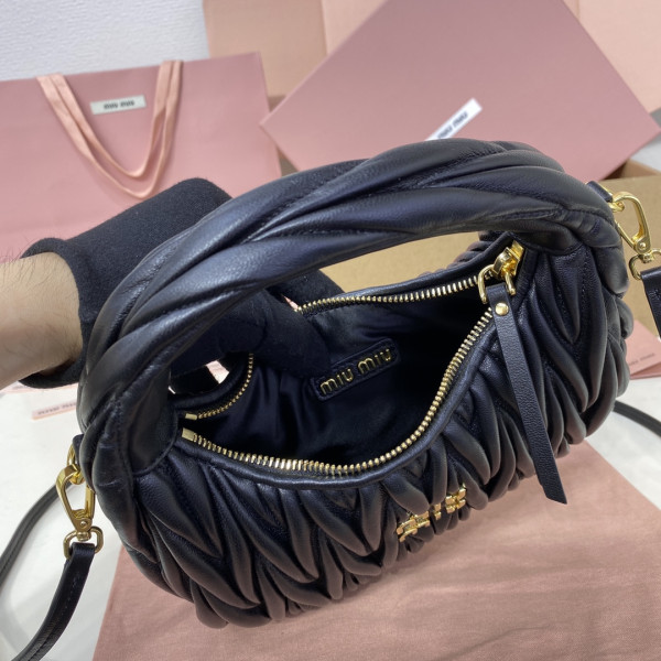M*um*u wander matelassé nappa leather hobo bag