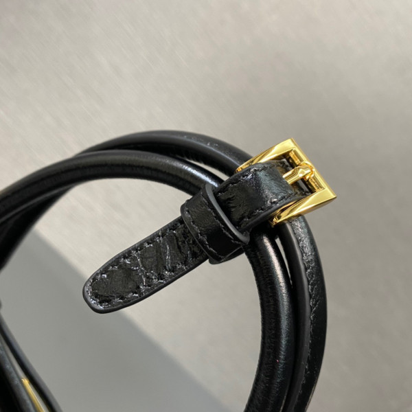 Pra*a medium leather handbag