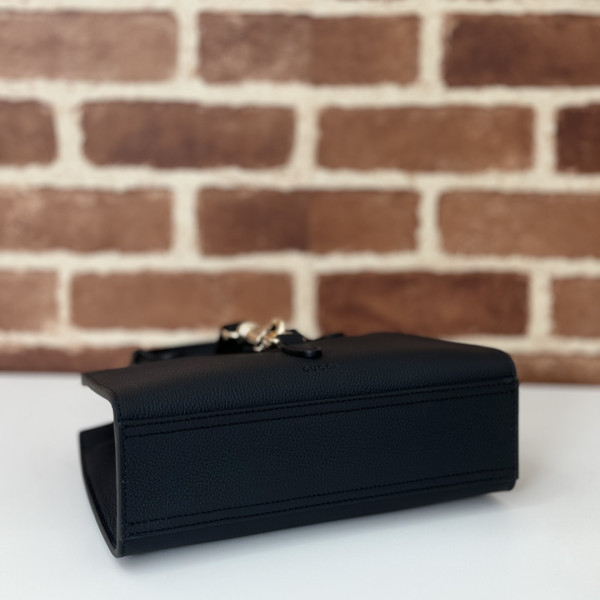 G*u*i small tote bag with hook closure