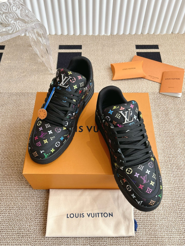 l0*is V*t0n sneakers