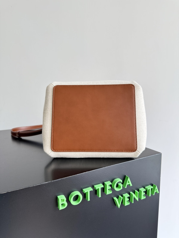 bo*te*ga Ve*ne*ta small parachute - 21*17*16cm