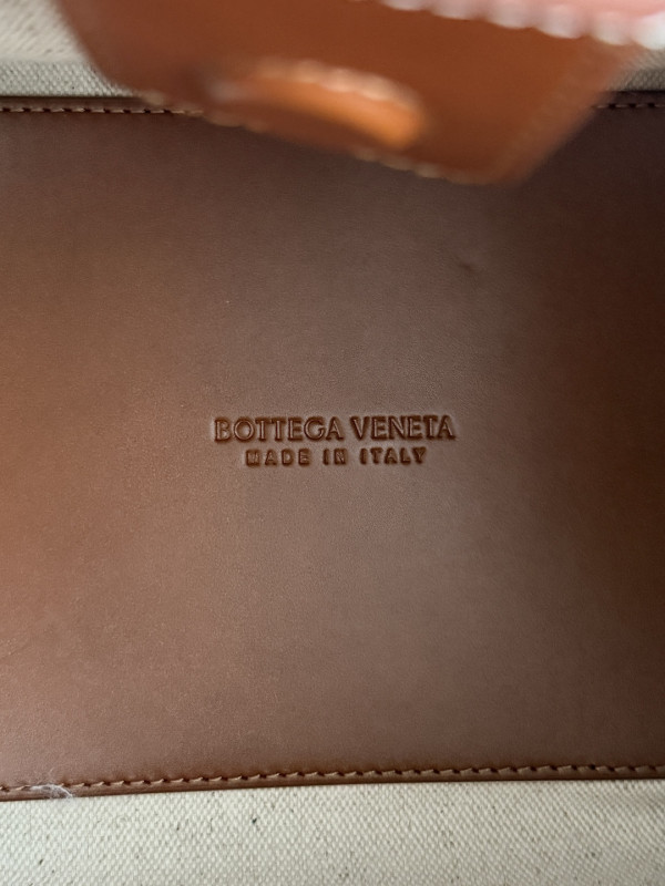 bo*te*ga Ve*ne*ta small parachute - 21*17*16cm