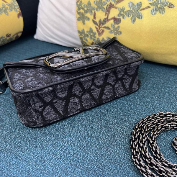 VALENTINO LOCÒ SMALL SHOULDER BAG