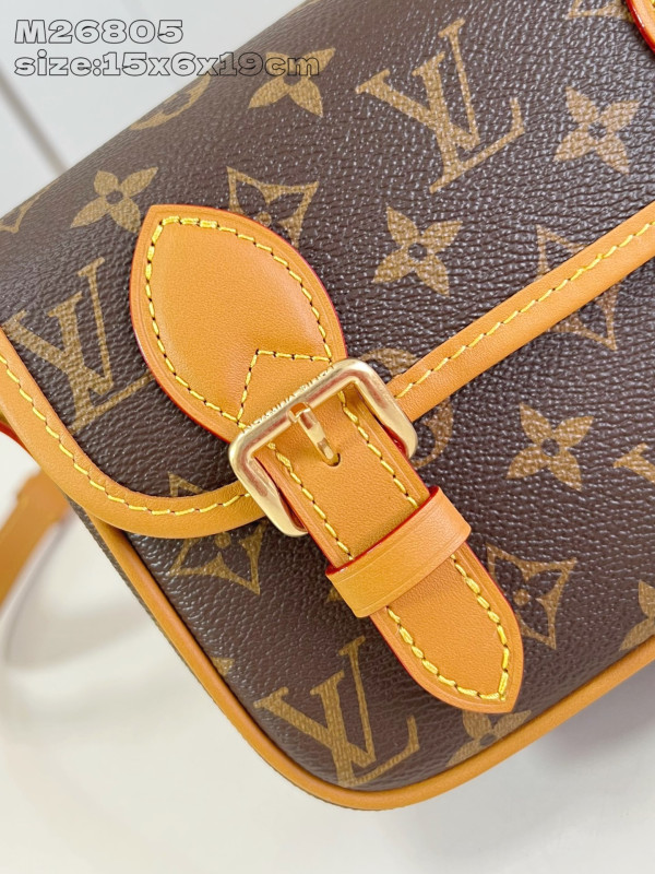 l0*is V*t0n satchel wearable wallet - 15*6*19.5cm