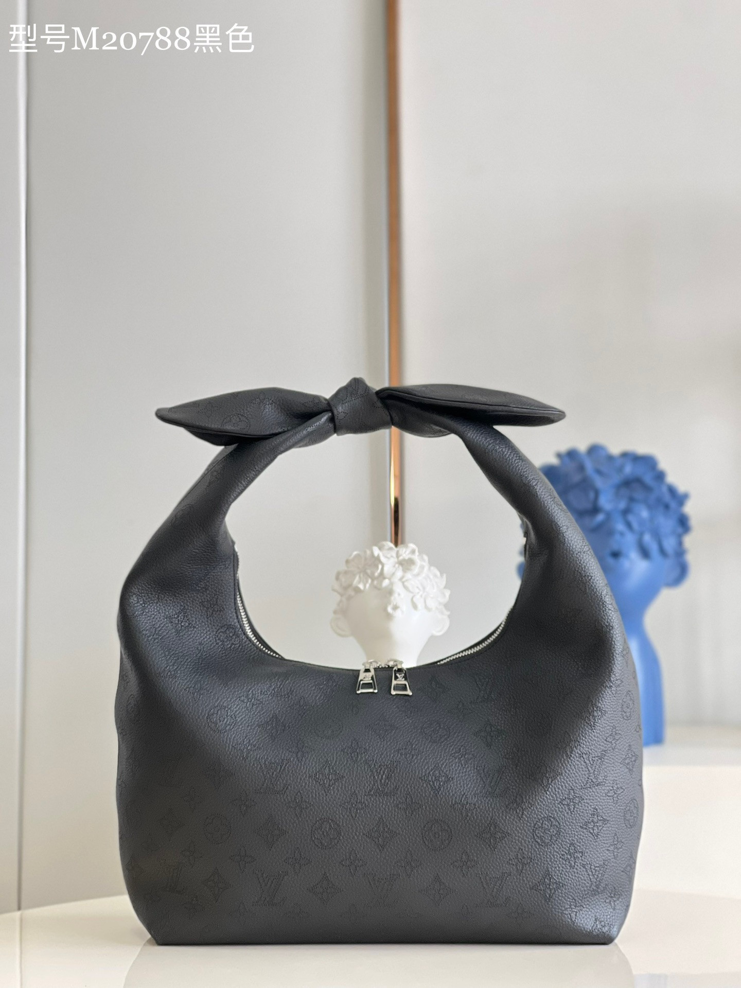 l0*is V*t0n why knot