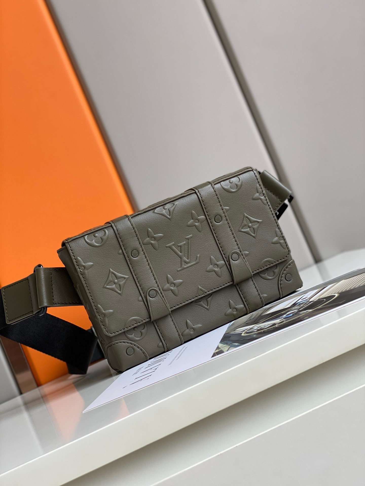 l0*is V*t0n trunk slingbag