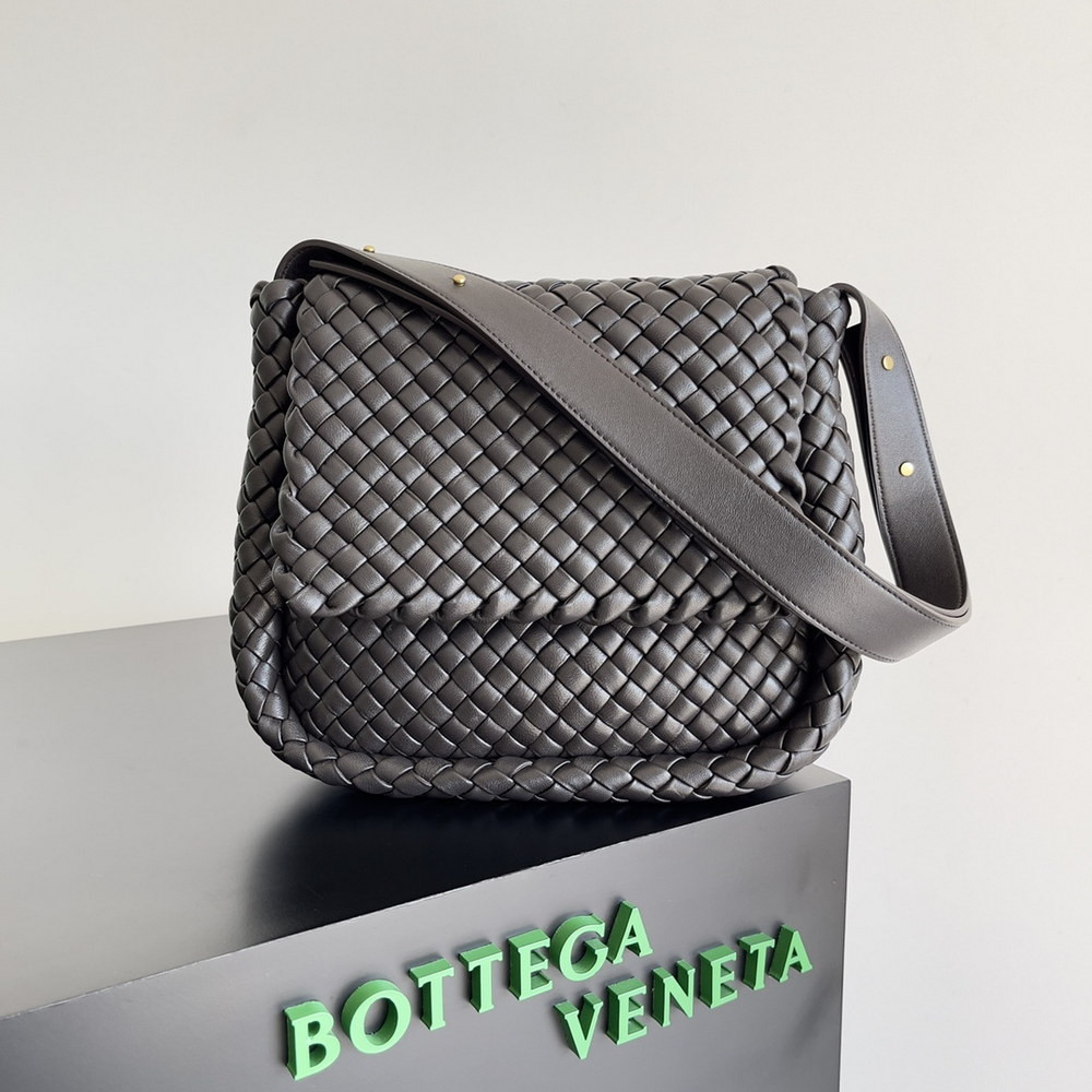 bo*te*ga Ve*ne*ta small cobble shoulder bag